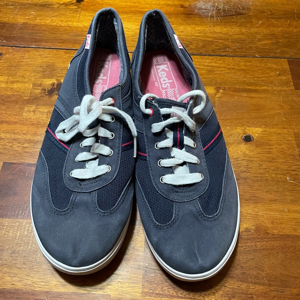 Size 9 women’s keds. Gently used condition